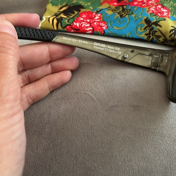 Smith Evolve Black Sunglasses with Floral Pouch - Picture 5 of 5